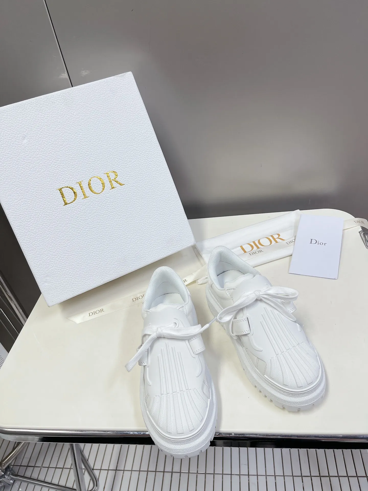 👟👟Ex-factory price 480👟👟 Women's Shoes Women's Clothing Women's Shoes Women's Clothing DIOR Dior classic shell-toe sneakers, genuine purchase and development, perfect one-to-one reproduction ✔️Cow leather upper ➕Transparent film, classic shell outsole, very comfortable on top, genuine full set of packaging, transparent outsole, size 35-41